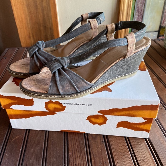 Donald Pliner sling back POLA-60CF rust/bronze natural wedge heels. - Picture 4 of 10